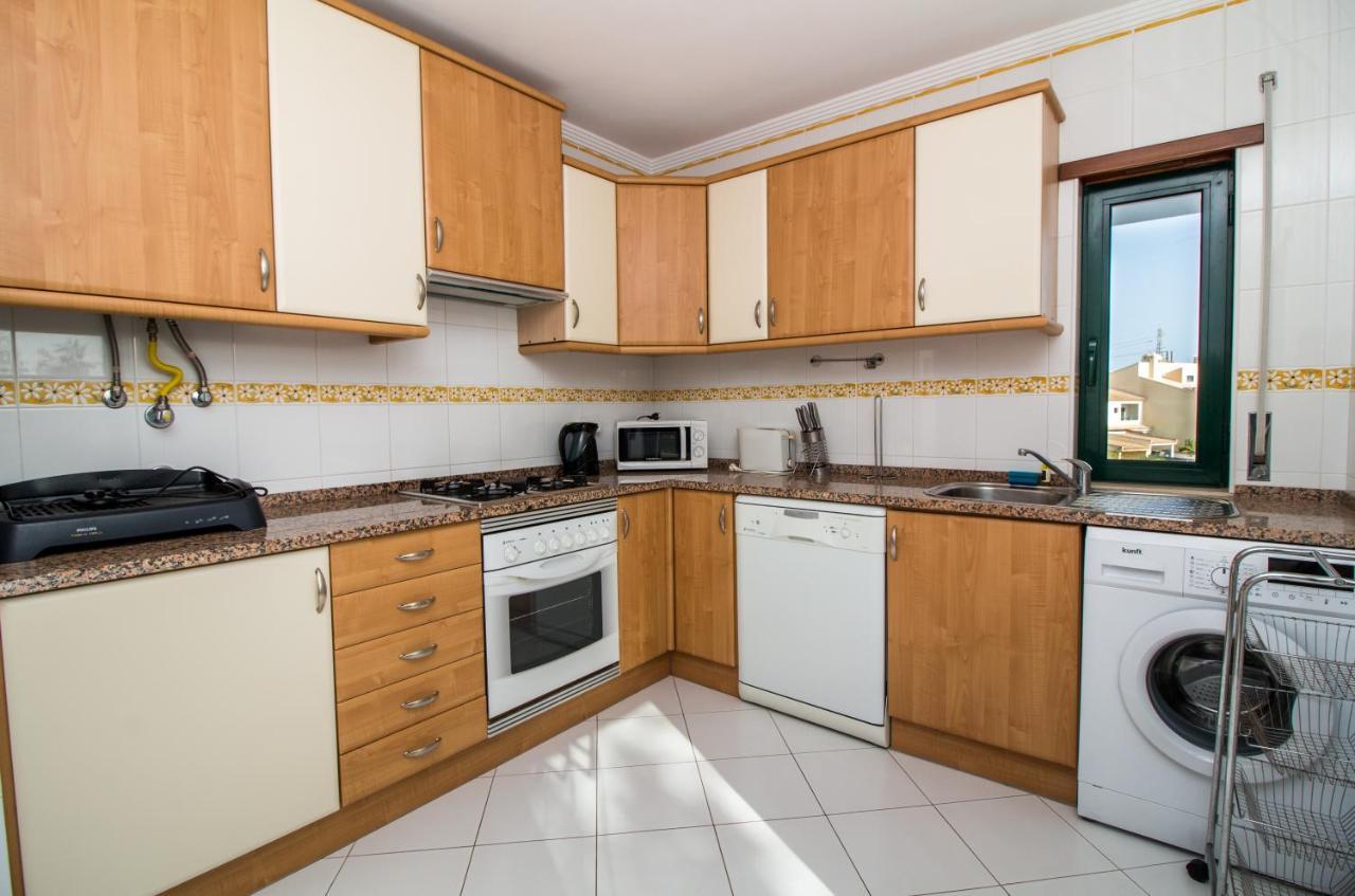 Family Apartment - Pool And Garden & Playground & Beach & Albufeira Eksteriør billede
